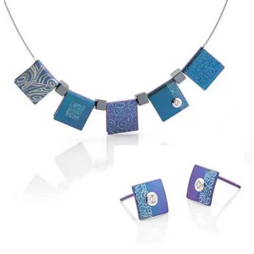 Bijouterie pinto jussey Parure Collier et Boucles assortie Bleu 598 titane